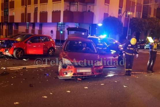 Aparatosa colisión entre dos vehículos en el centro urbano de Telde (Foto TA)